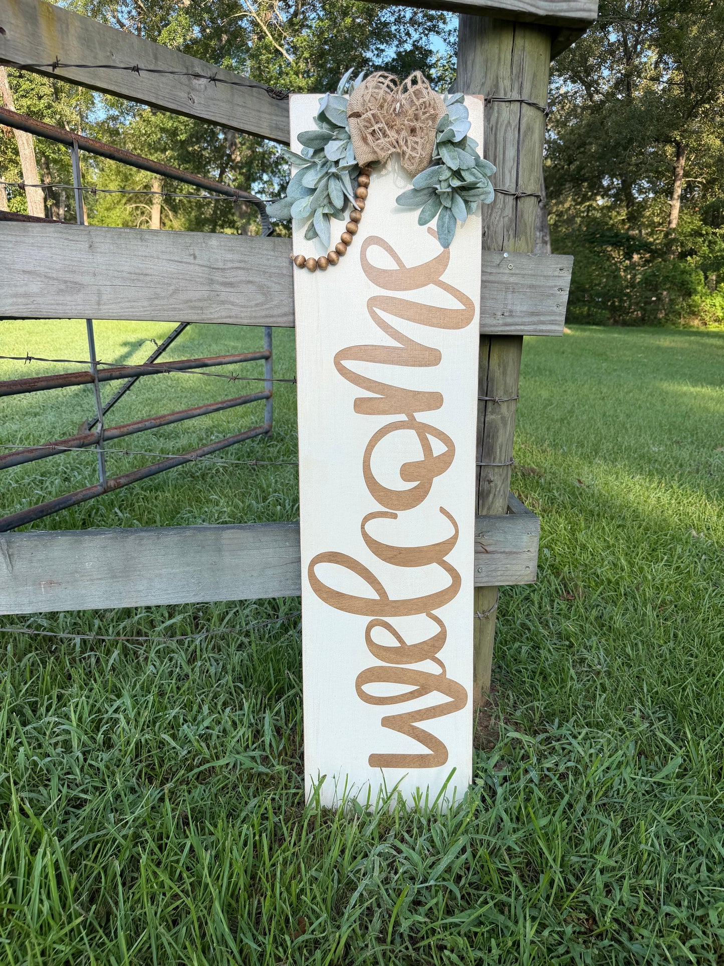 Wood Grain "Welcome" Leaner