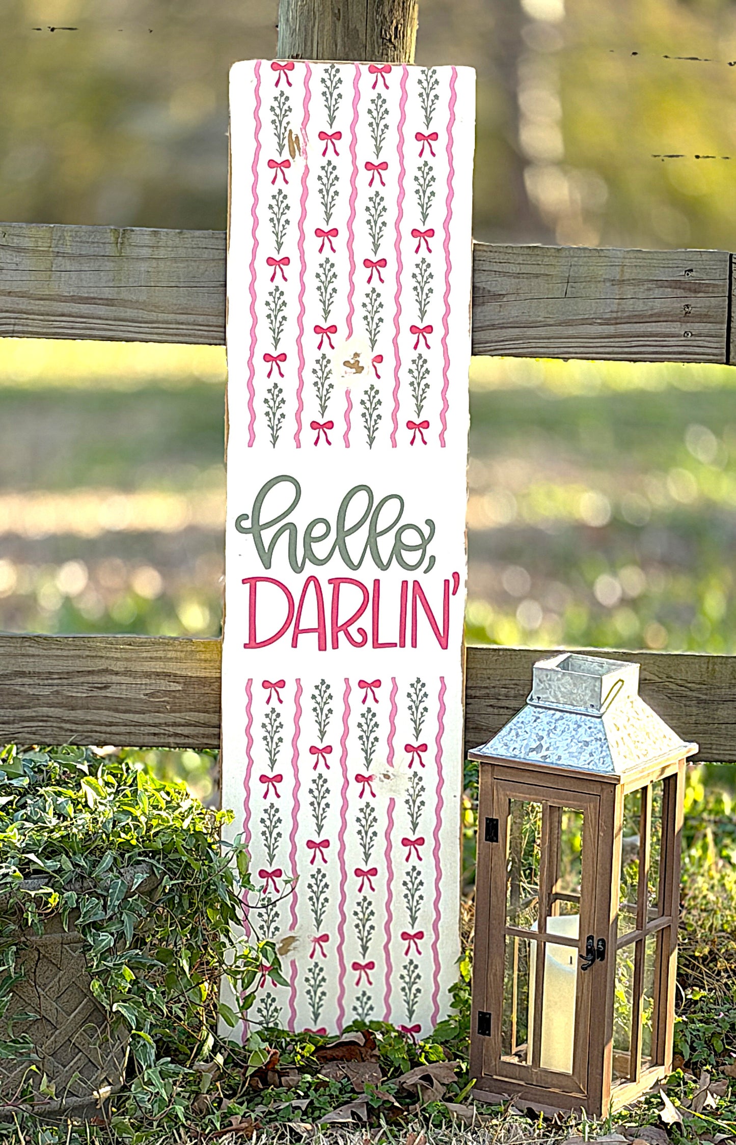 Vintage Floral "Hello, Darlin'" Leaner