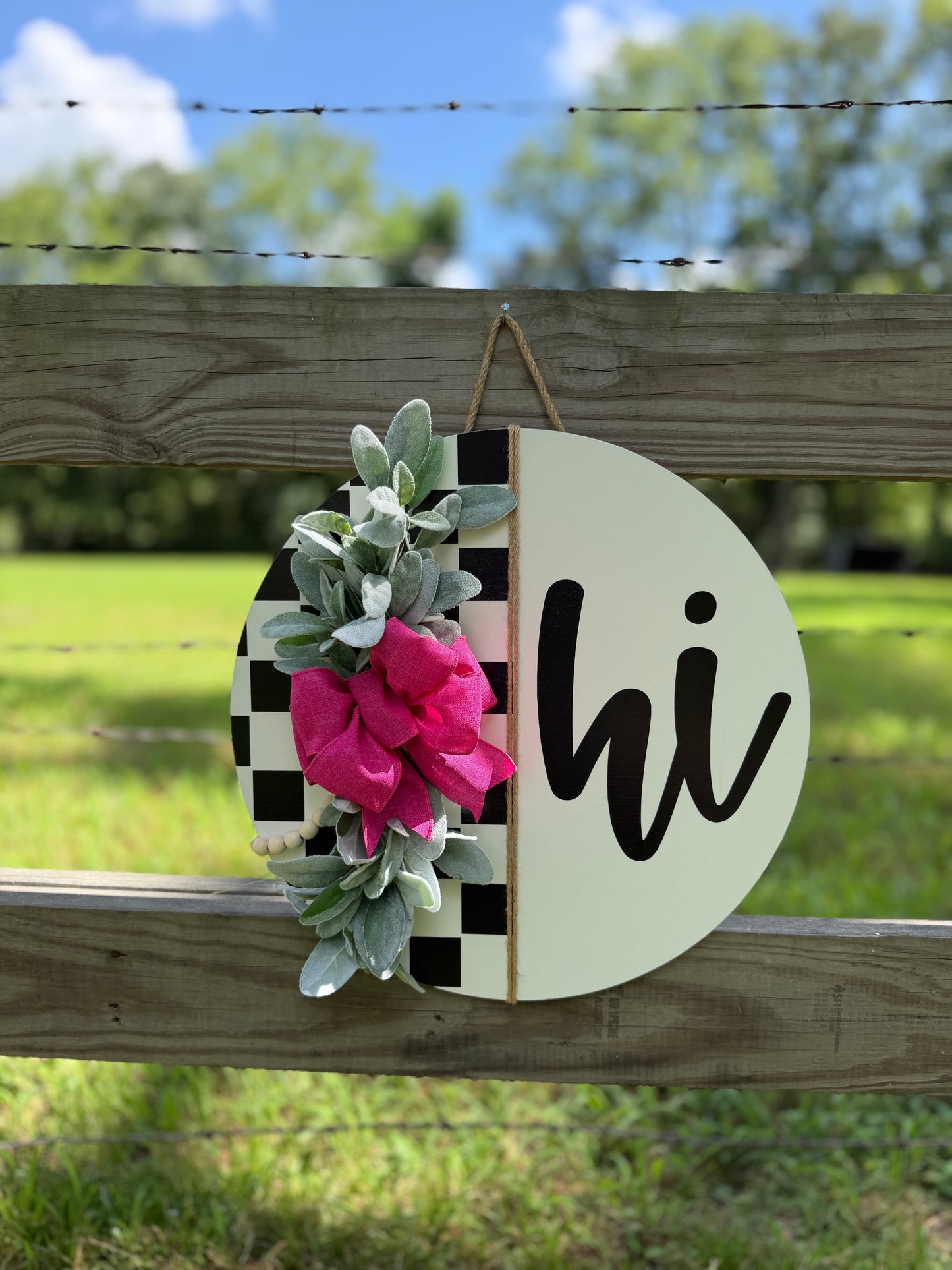 Checker Round "Hi" Door Hanger